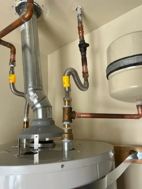 Water heater installation and plumbing repair in River Oaks
